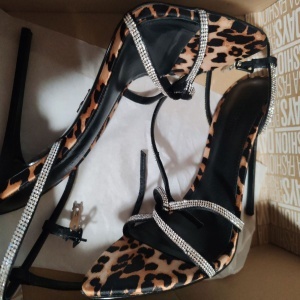 Steve Madden, Sandale stiletto cu strasuri si model animal print, Maro inchis, Maro deschis, Argintiu, 36, Resigilat, Grad B - Img 2