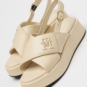 Tommy Hilfiger, Sandale din piele cu talpa wedge si barete incrucisate, Bej deschis, 38, Resigilat, Grad A - Img 4