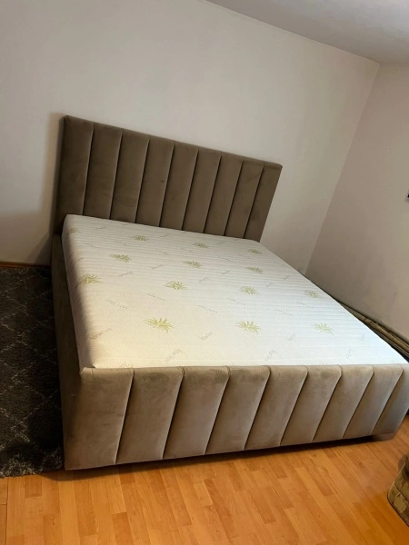 Pat tapitat Ely PLUS - Somiera rabatabila si lada de depozitare incluse - Img 3