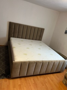 Pat tapitat Ely PLUS - Somiera rabatabila si lada de depozitare incluse!