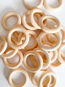Set of 5 wooden rings - diameter 5 cm