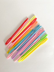 Set 5 ace de plastic - 9 cm - colorat