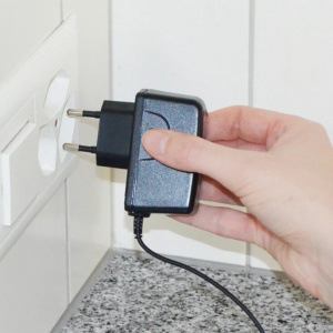 OMRON HHP-CM01- Adaptor AC pentru tensiometre si nebulizatoare Omron, 100 - 240 V, 50 - 60 Hz - Img 3