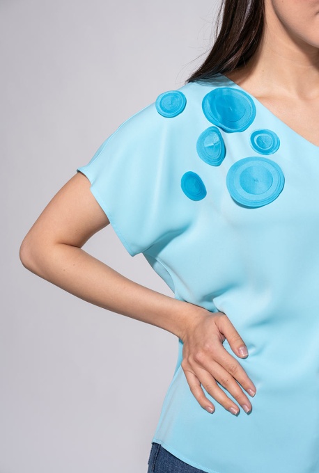 Bluza Bianka Hermosa Aqua – cu rozete decorative, croi lejer, stil chic - Img 4
