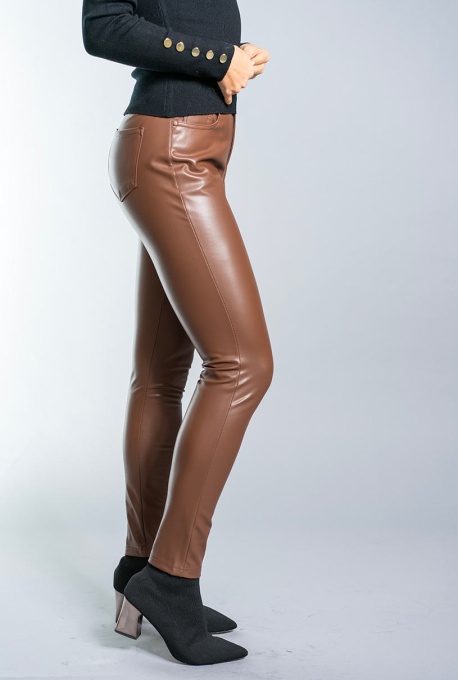 Pantaloni din ecopiele