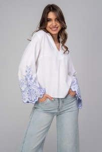 Bluză damă Tora albă Hermosa, cu broderie bleu pe mâneci