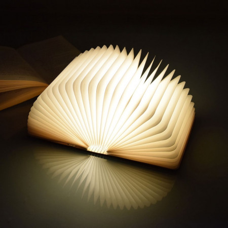 Lampa in forma de carte