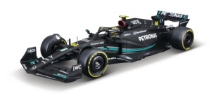 Macheta Bburago Formula 1 1/24 Mercedes AMG F1 W14E Performance #44 cu cu casca 28028/44