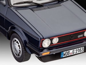 Masina Revell Gift Set Volkswagen Golf Gti Pirelli 35Th Anniv. Scara 1:24 Rev05694 - Img 3
