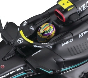 Macheta Bburago Formula 1 1/24 Mercedes AMG F1 W14E Performance #44 cu cu casca 28028/44 - Img 4