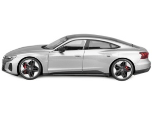 Macheta Bburago 1:18 2022 Audi Rs E-Tron Gt Silver Bb11050Sl - Img 3