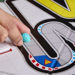 JOC MONOPOLY FORMULA 1 IN LIMBA ENGLEZA - Img 6