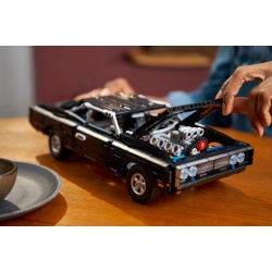 LEGO TECHNIC MASINA DODGE CHARGER R/T DIN FAST AND FURIOUS 42231 - Img 12