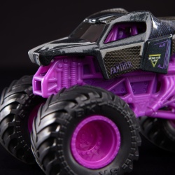 MONSTER JAM MARVEL CAMION GIGANT BLACK PANTHER SCARA 1 LA 64 - Img 6