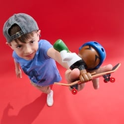 TECH DECH SK8 CREW PACHET 2 SETURI PLACA SI FIGURINA 9.6CM SAPCA NEAGRA SI CASCA ALBASTRA - Img 3