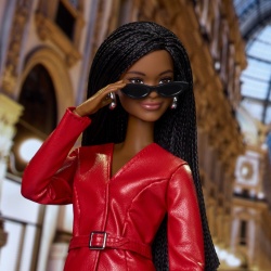 BARBIE SIGNATURE SAPTAMANA MODEI LA MILANO PAPUSA BARBIE TINUTA ROSIE - Img 6