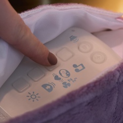 FISHER PRICE MAIMUTICA INTERACTIVA BEBELUSI CU RESPIRATIE RITMICA - Img 3