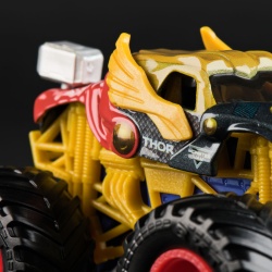 MONSTER JAM MARVEL CAMION GIGANT THOR SCARA 1 LA 64 - Img 6