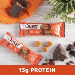 Quest Hero Crispy Baton Proteic Cu Aroma De Ciocolata, Nuci Pecan Si Caramel, 60 G - Img 3