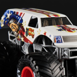 MONSTER JAM MASINUTA METALICA JESTER SCARA 1 LA 64 - Img 6