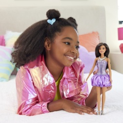 PAPUSA BARBIE FASHIONISTA BRUNETA CU ROCHIE MOV SI COLIER - Img 3