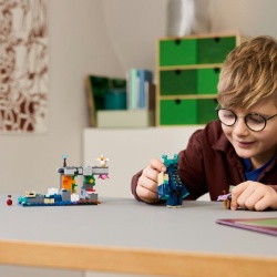 LEGO MINECRAFT INTALNIREA CU TEMNICERUL 21274 - Img 4