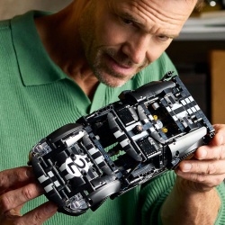 LEGO TECHNIC MASINA DE CURSE 1966 FORD GT40 MKII 42223 - Img 3