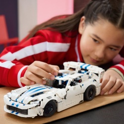 LEGO TECHNIC MASINA SPORT DODGE VIPER GTS R 42234 - Img 4