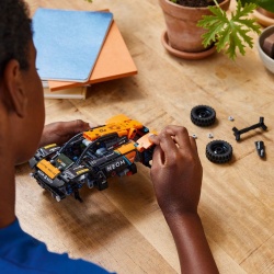 LEGO TECHNIC NEOM MCLAREN EXTREME E RACE CAR 42166 - Img 4
