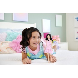 BARBIE PAPUSA BARBIE FASHIONISTAS BRUNETA CU ROCHIE ROZ IN CAROURI - Img 3