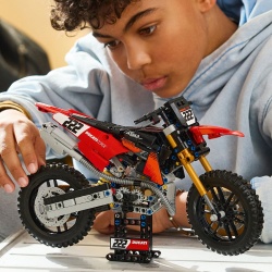 LEGO TECHNIC MOTOCICLETA DUCATI DESMO 450 MX VERSIUNEA DE UZINA 42238 - Img 5