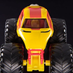 MONSTER JAM MARVEL CAMION GIGANT IRON MAN SCARA 1 LA 64 - Img 6