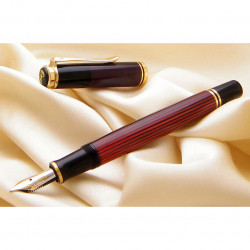 Stilou Pelikan Souveran M600 F, penita aur 14K, accesorii placate cu aur 24K, corp negru-rosu - Img 3