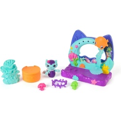 GABBYS DOLLHOUSE FILMUL SET BALCONUL ACVARIU SI FIGURINA MERCAT - Img 2