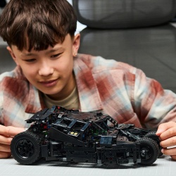 LEGO TECHNIC BATMOBILE TUMBLER 42239 - Img 3