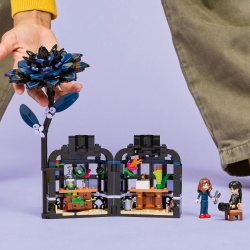 LEGO WEDNESDAY FLOARE DE DALIE NEAGRA 76784 - Img 5