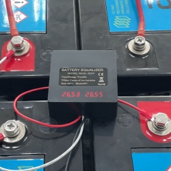 Egalizator alimentare baterii 2 x 24V pentru sisteme fotovoltaice 48V, cu display LCD - Img 2