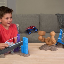 MONSTER JAM MARVEL SET UIMITORUL SPIDER MAN BATALIA DIN ORASUL OMULUI NISIP - Img 4