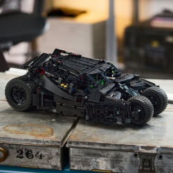 LEGO TECHNIC BATMOBILE TUMBLER 42239 - Img 7
