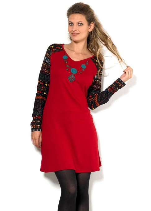 Rochie rosie cu modele aztece