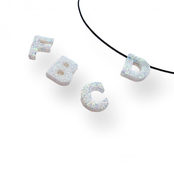 Initiala din Opal 1cm