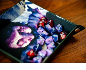 Vampire: The Masquerade RPG - Acquired Taste Limited Dice & Tray Accessory Pack - Img 3