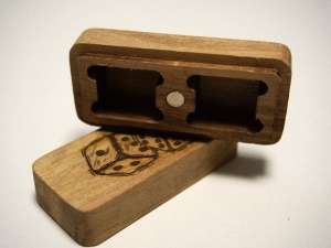 Natural Wood Dice Storage Box (Two D6-Dice) - Img 3