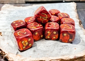 CHESSEX: War Dice - Soviet Union (Scarab Scarlet/Gold) - Img 2