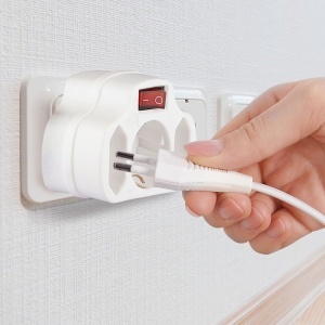ADAPTOR 3 PRIZE CU INTRERUPATOR 3X16A MAX 3500W - Img 10