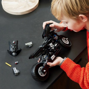 Lego technic batman a batcycle 42155 - Img 4