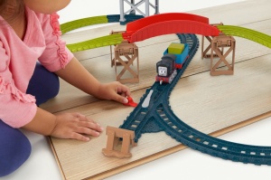 Thomas set de joaca cu locomotiva push along diesel si accesorii - Img 4