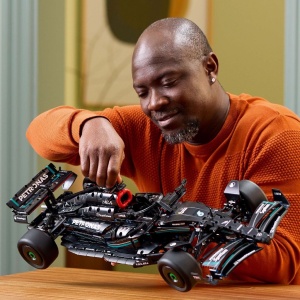 Lego technic mercedes-amg f1 w14 e performance 42171 - Img 3
