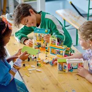 LEGO FRIENDS SCOALA INTERNATIONALA DIN HEARTLAKE 41731 - Img 3