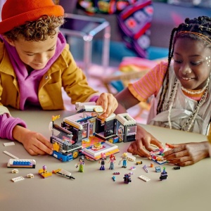 LEGO FRIENDS AUTOCAR DE TURNEU PENTRU STARURI POP 42619 - Img 3